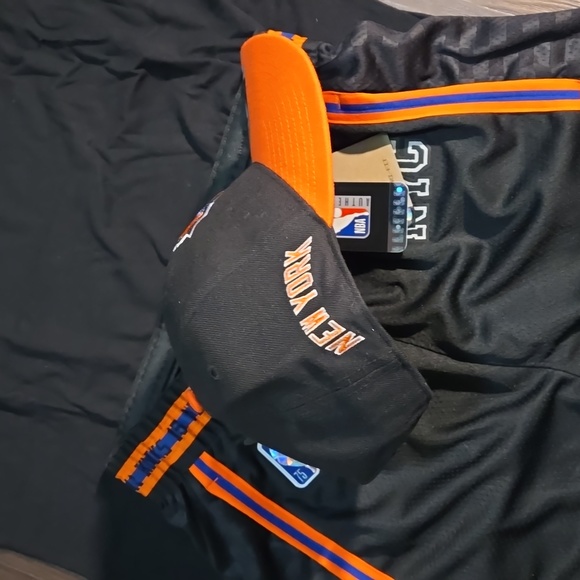 NWT New York Knicks T-Shirt,Cap and Basketball Shorts Set - Mens - Picture 6 of 6